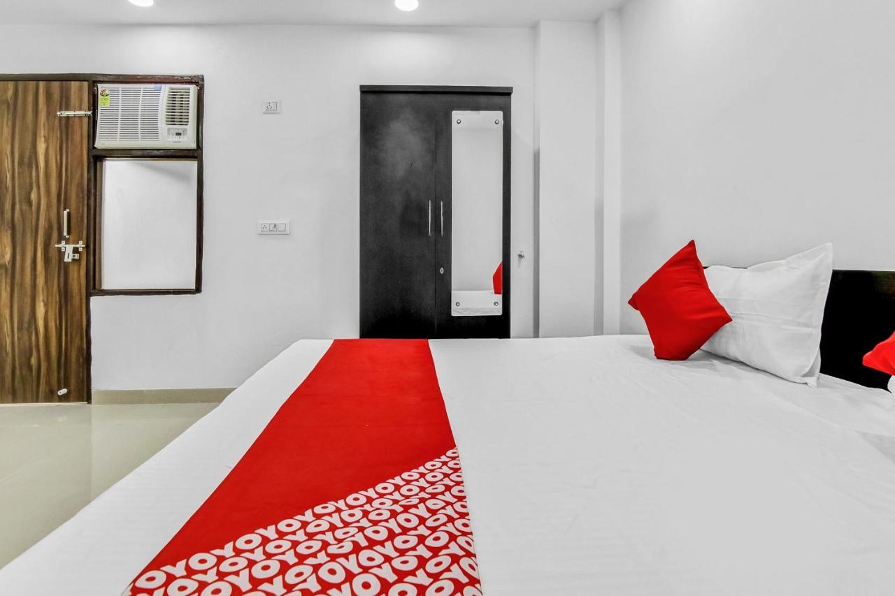 Flagship Hotel Secret Mirage Near Rithala Metro Station Нью-Дели Экстерьер фото