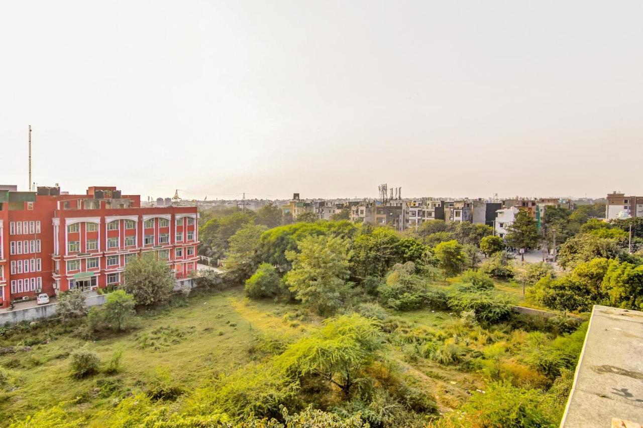 Flagship Hotel Secret Mirage Near Rithala Metro Station Нью-Дели Экстерьер фото