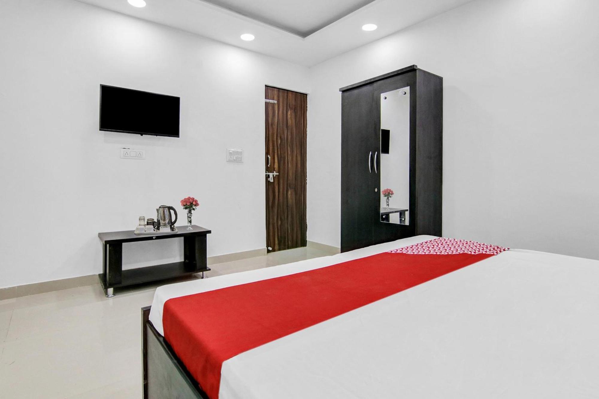 Flagship Hotel Secret Mirage Near Rithala Metro Station Нью-Дели Экстерьер фото