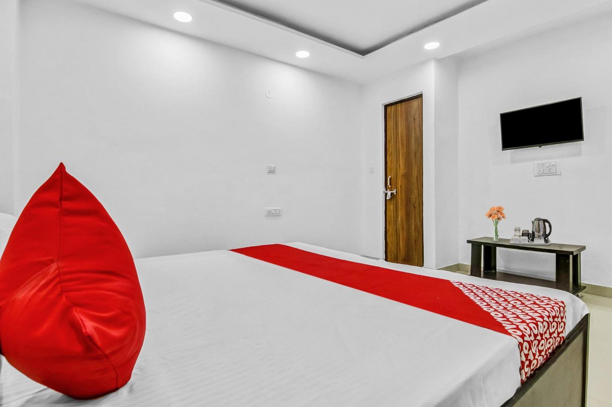 Flagship Hotel Secret Mirage Near Rithala Metro Station Нью-Дели Экстерьер фото