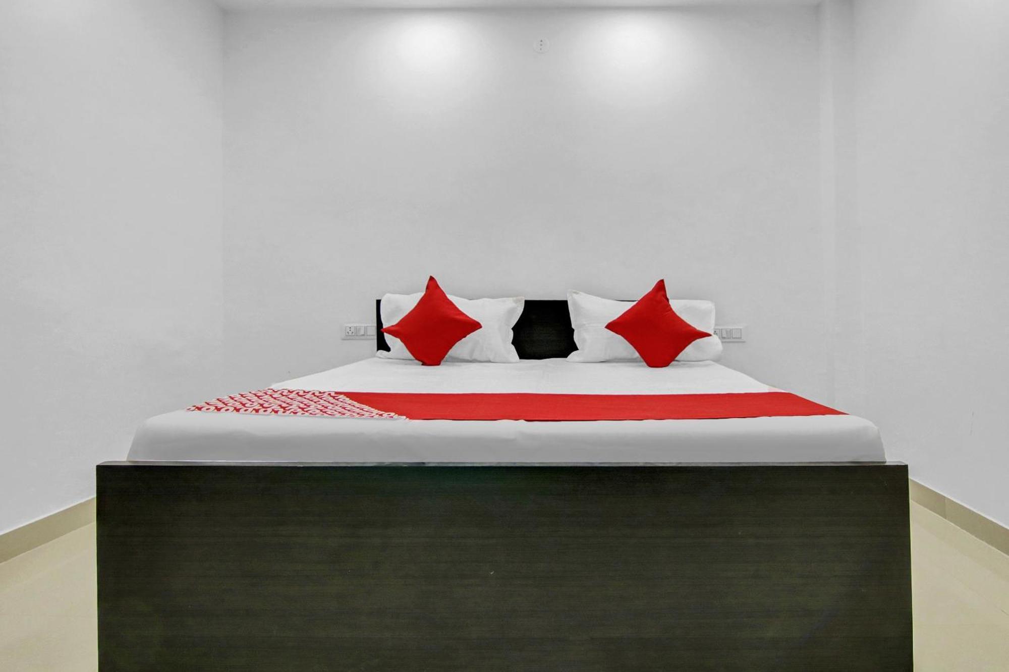 Flagship Hotel Secret Mirage Near Rithala Metro Station Нью-Дели Экстерьер фото