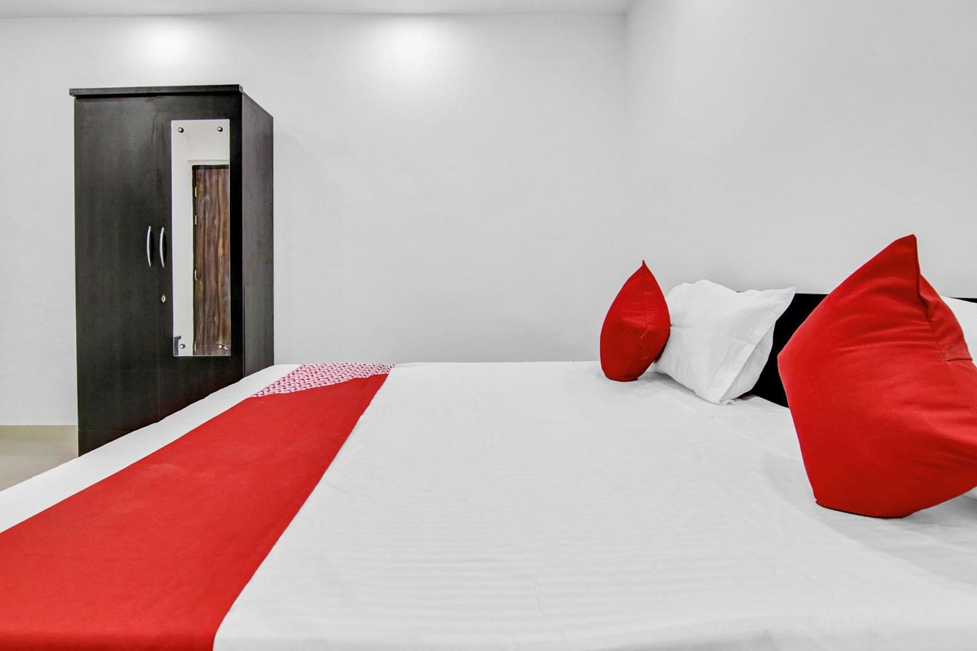 Flagship Hotel Secret Mirage Near Rithala Metro Station Нью-Дели Экстерьер фото